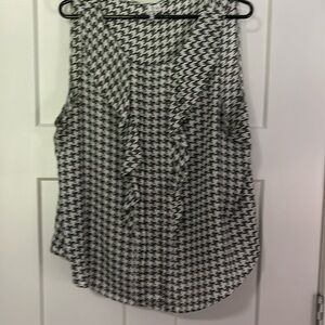 Elle XLtank top in houndstooth black and white